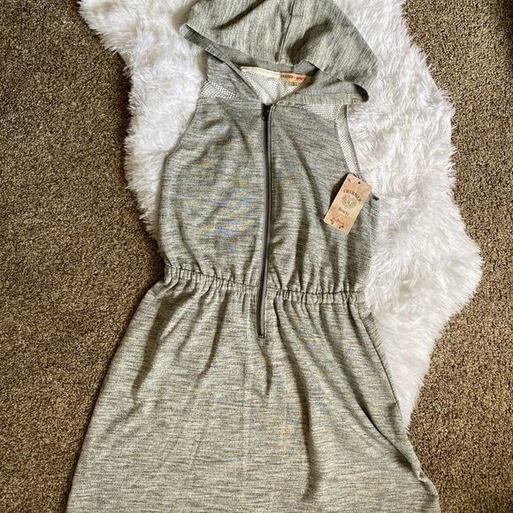 Charmed Hearts Hooded Zip Front Sleeveless Cardigan Jacket Size Small New - Picture 1 of 8